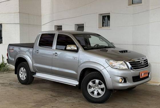 TOYOTA HILUX 3.0 SRV 4X4 CD 16V TURBO INTERCOOLER DIESEL 4P AUTOMÁTICO TOYOTA HILUX 3.0 SRV 4X4 CD 16V TURBO INTERCOOLER DIESEL 4P AUTOMÁTICO